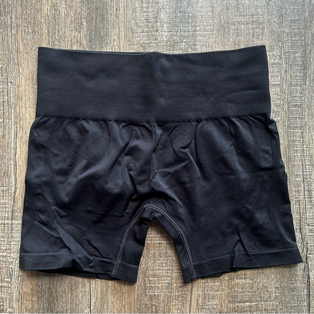 Gymshark Bike Shorts - Picture 2 of 7